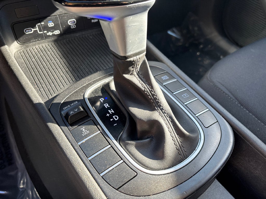2025 Hyundai KONA SE