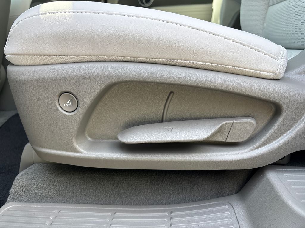 2027 Hyundai PALISADE SEL 7 Passenger