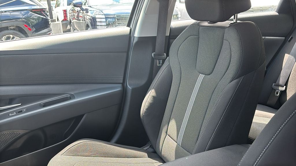 2024 Hyundai ELANTRA SE