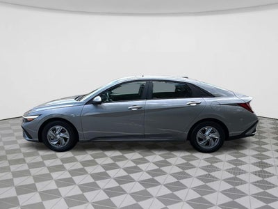 2024 Hyundai ELANTRA SE