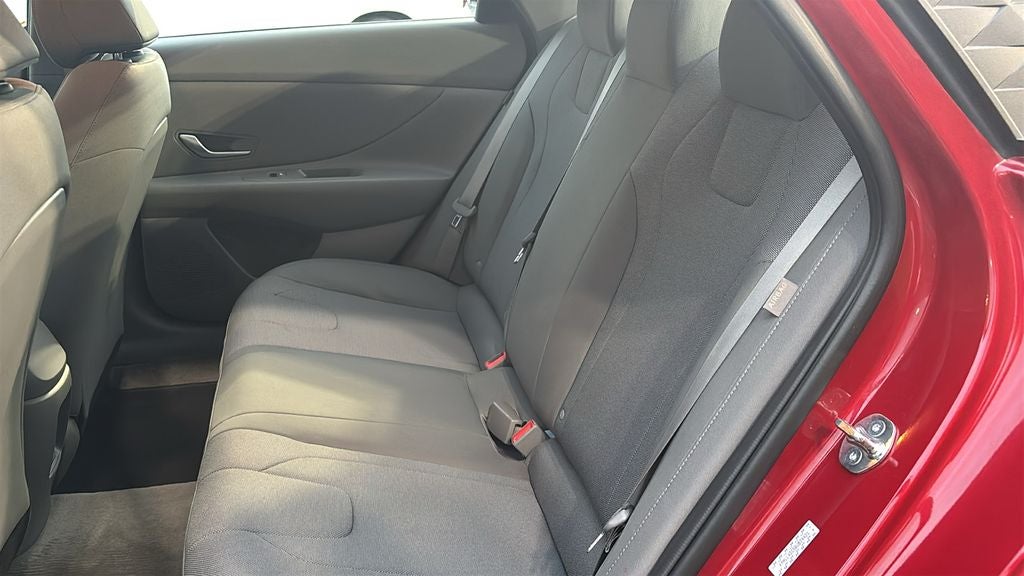 2024 Hyundai ELANTRA SE