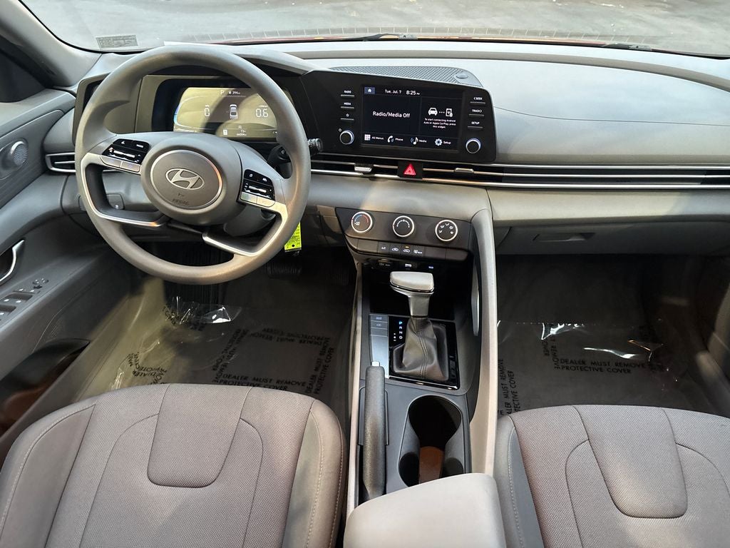 2024 Hyundai ELANTRA SE