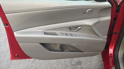 2024 Hyundai ELANTRA SE