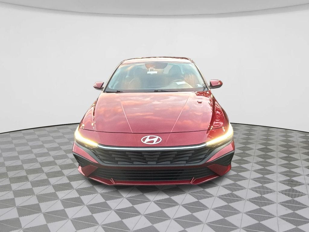 2024 Hyundai ELANTRA SE