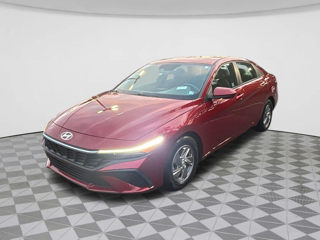 2024 Hyundai ELANTRA SE