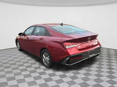 2024 Hyundai ELANTRA SE