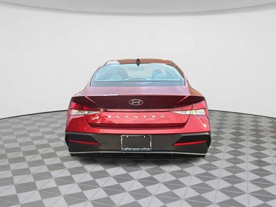 2024 Hyundai ELANTRA SE