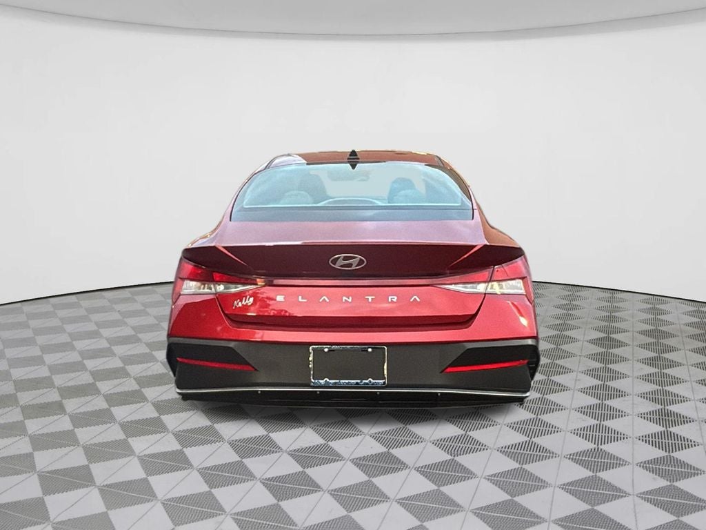 2024 Hyundai ELANTRA SE
