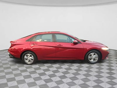 2024 Hyundai ELANTRA SE