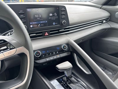 2022 Hyundai ELANTRA SEL