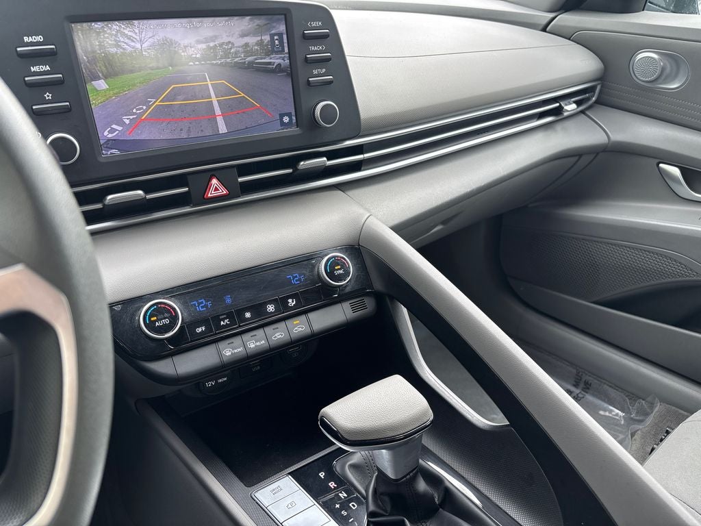 2022 Hyundai ELANTRA SEL