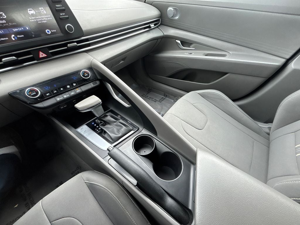 2022 Hyundai ELANTRA SEL