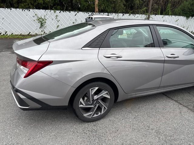 2025 Hyundai ELANTRA Limited