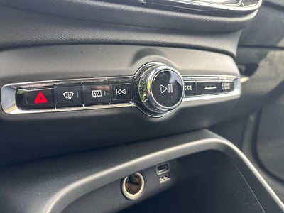 2020 Volvo XC40 Momentum