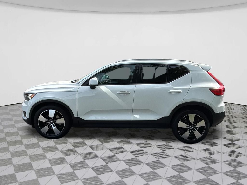 2020 Volvo XC40 Momentum