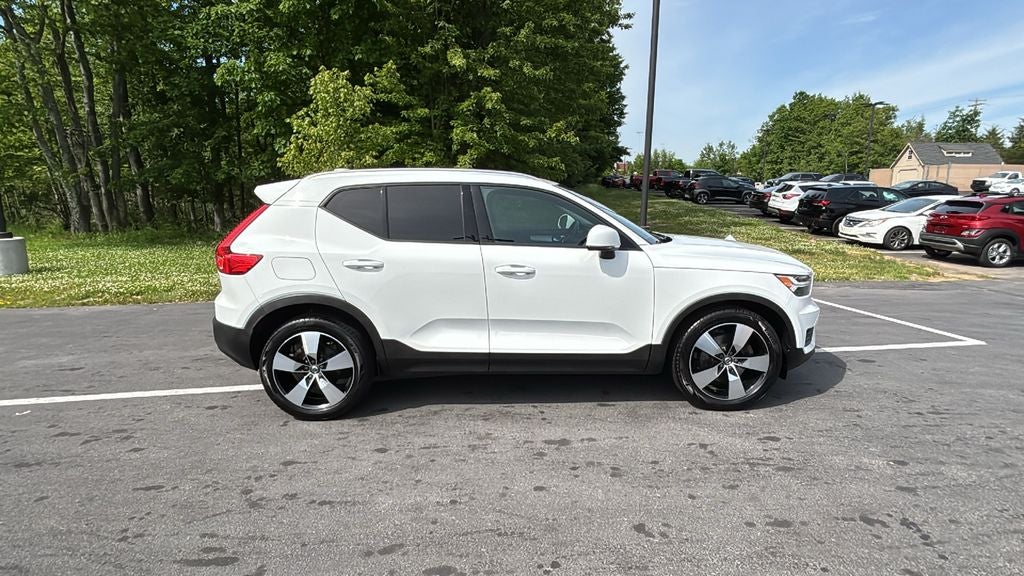 2020 Volvo XC40 Momentum
