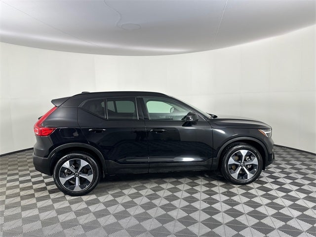 2025 Volvo XC40 B5 Plus Dark Theme