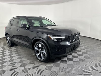 2025 Volvo XC40 B5 Plus Dark Theme