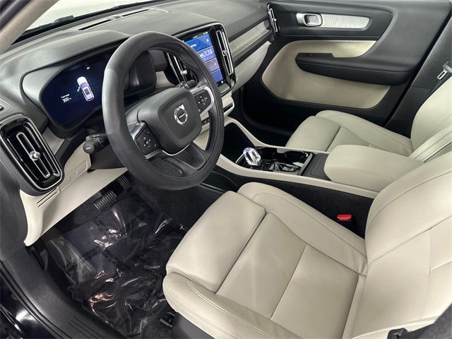 2025 Volvo XC40 B5 Plus Dark Theme