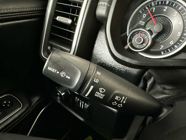 2020 RAM 1500 Laramie Crew Cab 4x4 5'7" Box