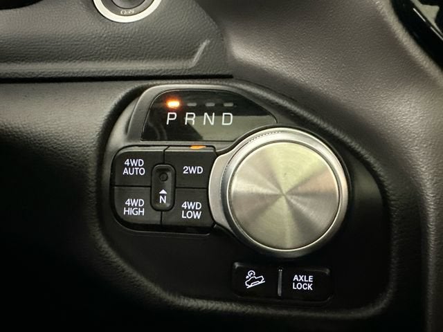 2020 RAM 1500 Laramie Crew Cab 4x4 5'7" Box