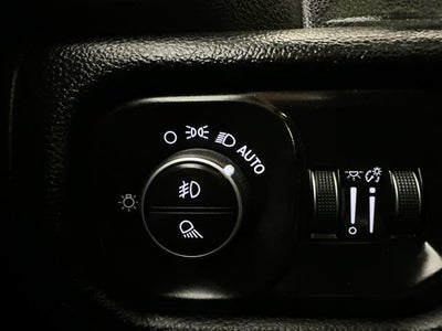 2020 RAM 1500 Laramie Crew Cab 4x4 5'7" Box