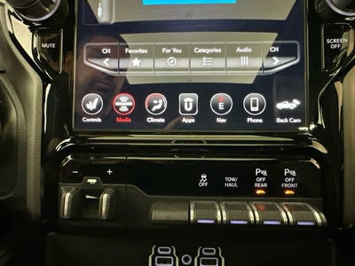 2020 RAM 1500 Laramie Crew Cab 4x4 5'7" Box
