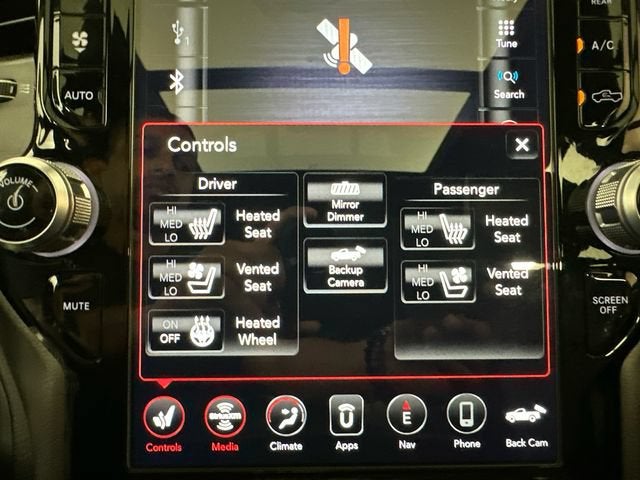 2020 RAM 1500 Laramie Crew Cab 4x4 5'7" Box