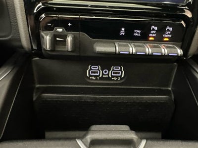 2020 RAM 1500 Laramie Crew Cab 4x4 5'7" Box