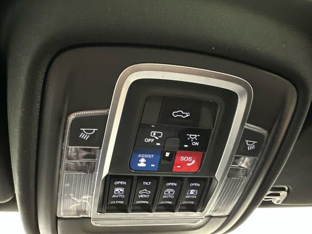 2020 RAM 1500 Laramie Crew Cab 4x4 5'7" Box