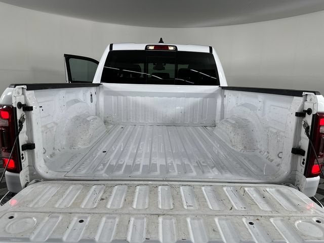 2020 RAM 1500 Laramie Crew Cab 4x4 5'7" Box