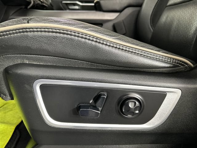 2020 RAM 1500 Laramie Crew Cab 4x4 5'7" Box