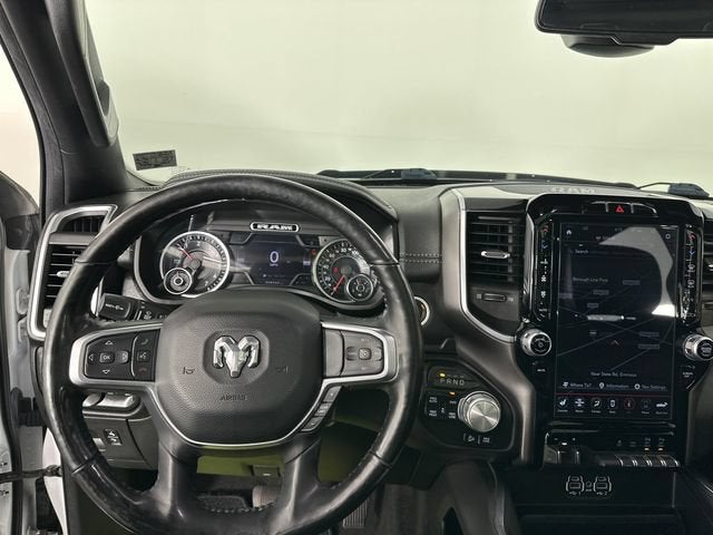 2020 RAM 1500 Laramie Crew Cab 4x4 5'7" Box