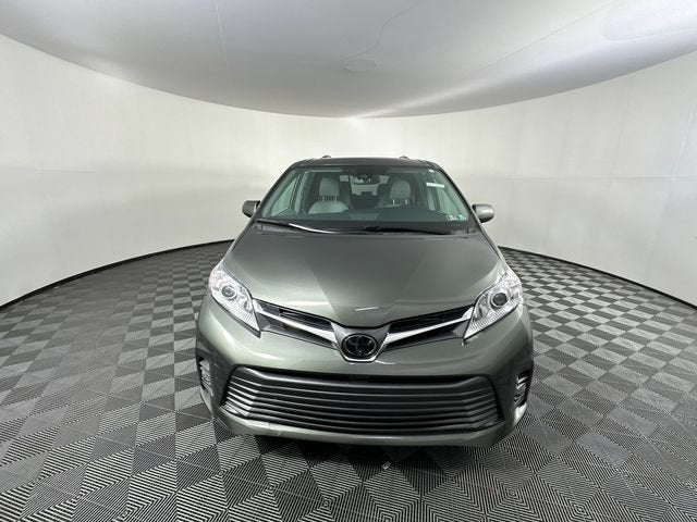 2020 Toyota Sienna XLE