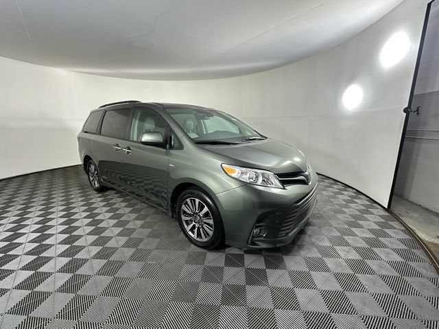 2020 Toyota Sienna XLE