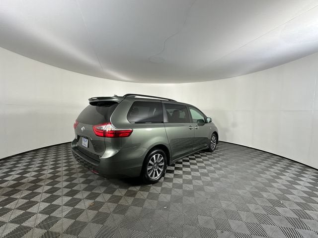 2020 Toyota Sienna XLE