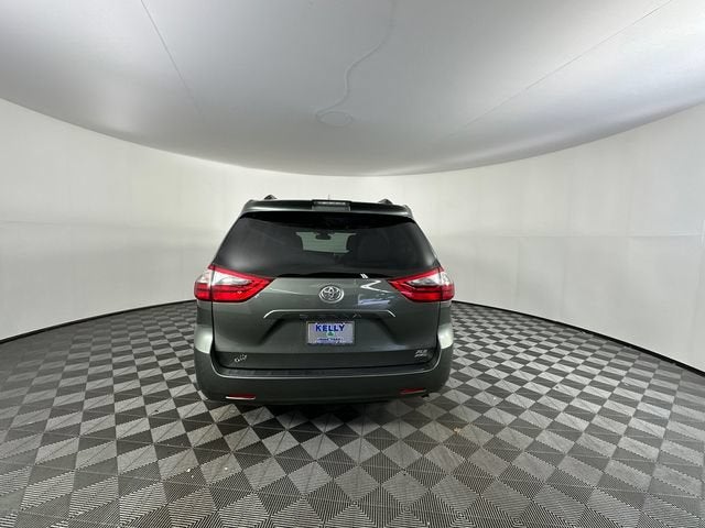 2020 Toyota Sienna XLE