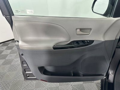 2014 Toyota Sienna LE AAS
