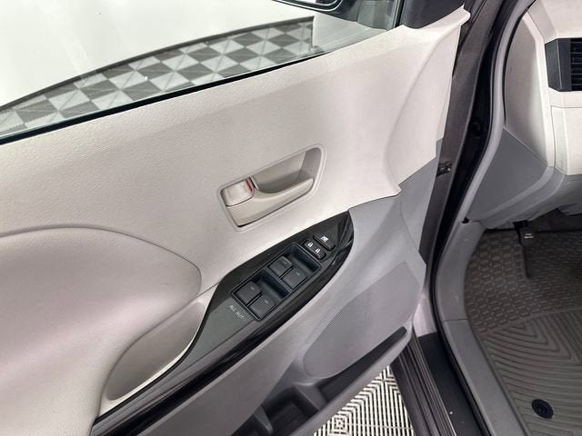 2014 Toyota Sienna LE AAS