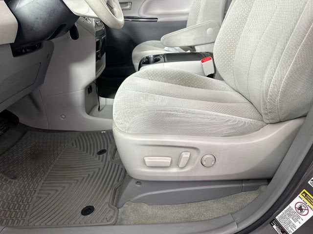 2014 Toyota Sienna LE AAS