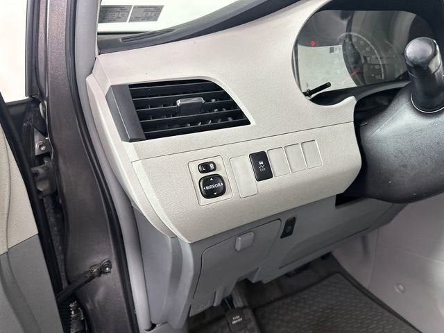 2014 Toyota Sienna LE AAS