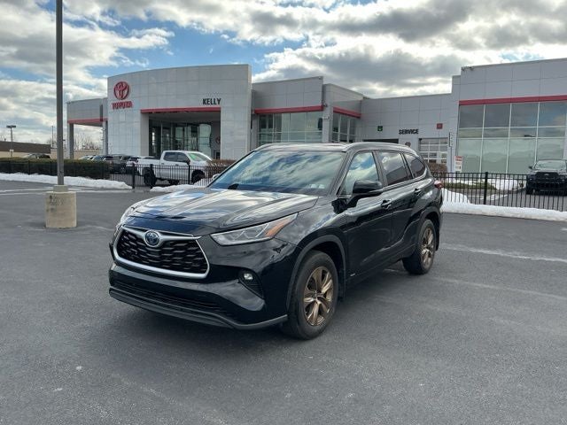 2023 Toyota Highlander Hybrid Bronze Edition