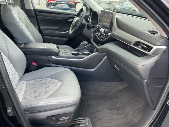 2023 Toyota Highlander Hybrid Bronze Edition