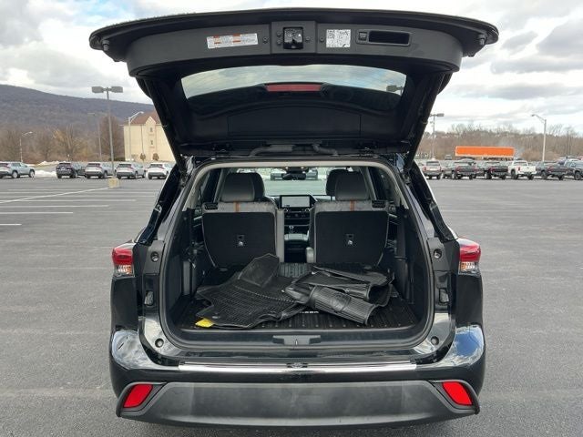 2023 Toyota Highlander Hybrid Bronze Edition