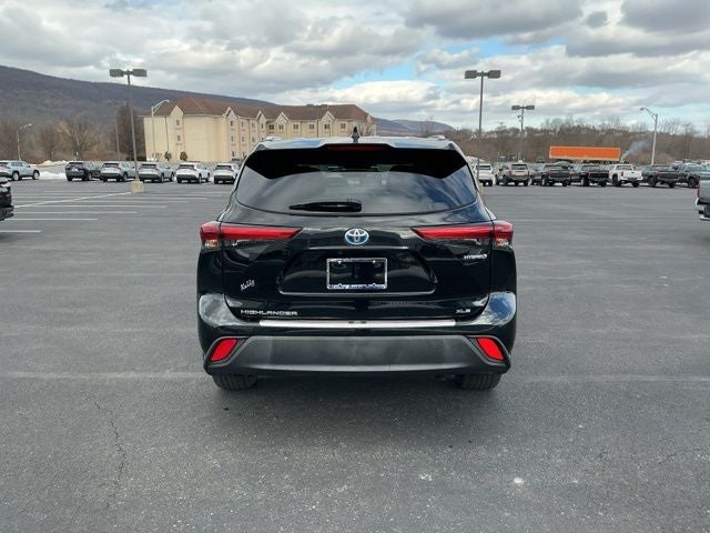 2023 Toyota Highlander Hybrid Bronze Edition