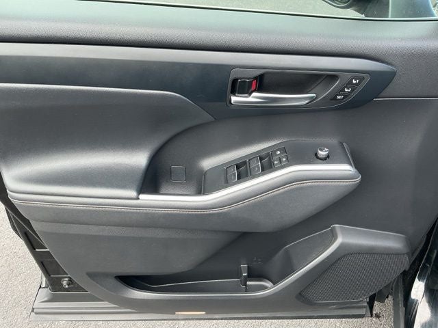 2023 Toyota Highlander Hybrid Bronze Edition