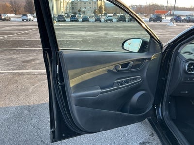 2022 Hyundai KONA SEL