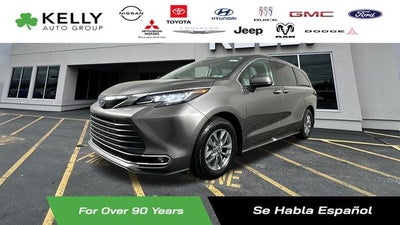 2022 Toyota Sienna XLE 8 Passenger