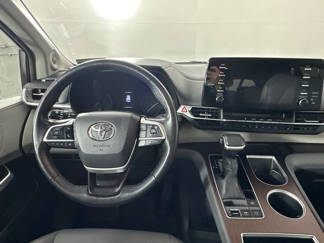 2022 Toyota Sienna XLE 8 Passenger