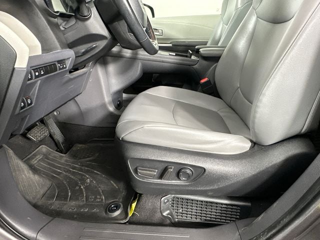 2022 Toyota Sienna XLE 8 Passenger